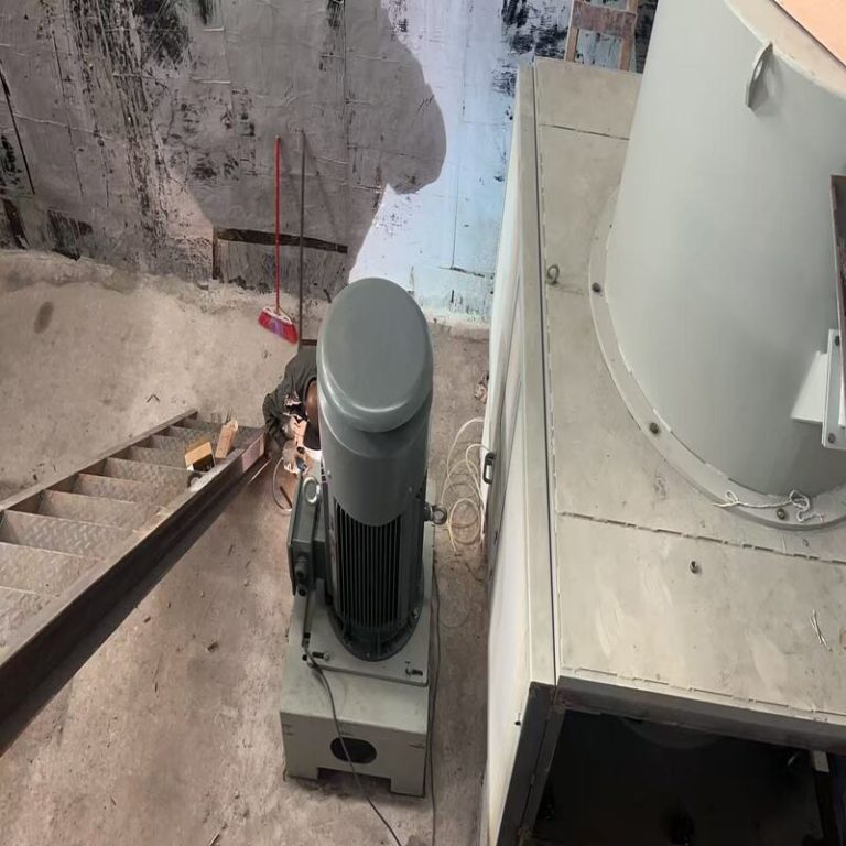 Wet type graphite grinding mill