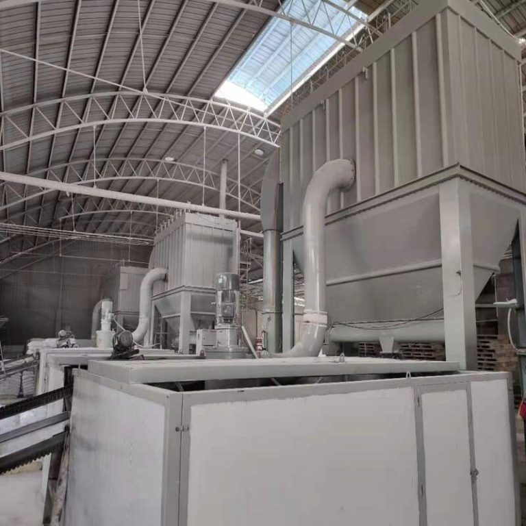 Graphite grinding mill for battery material